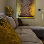 شقة Golden